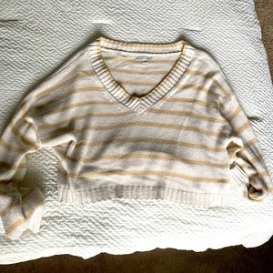 BARLEY WORN. SIZE XL. AMERICAN EAGLE CROP SWEATER